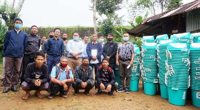 Public Health Engineering Department, Noklak officials and others during the distribution of dustbins for Noklak town held at PHE store, Noklak on September 24. (DIPR Photo)